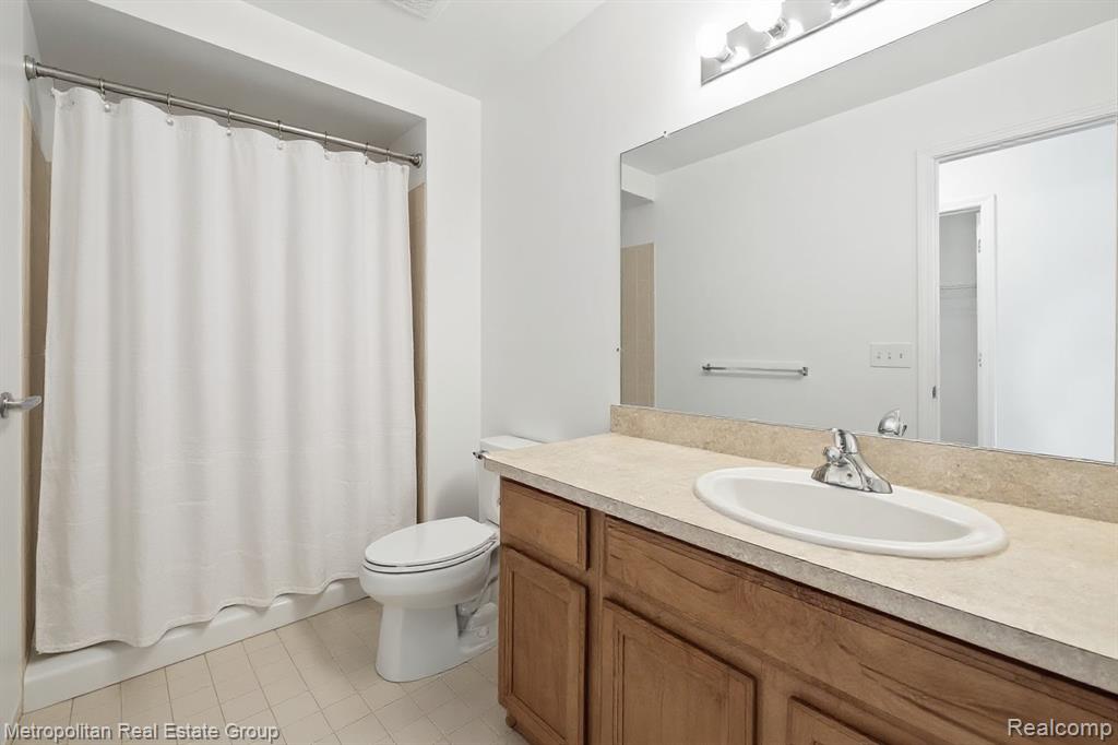 30207 Viewcrest Court, Novi, MI 48377 — Photo 20