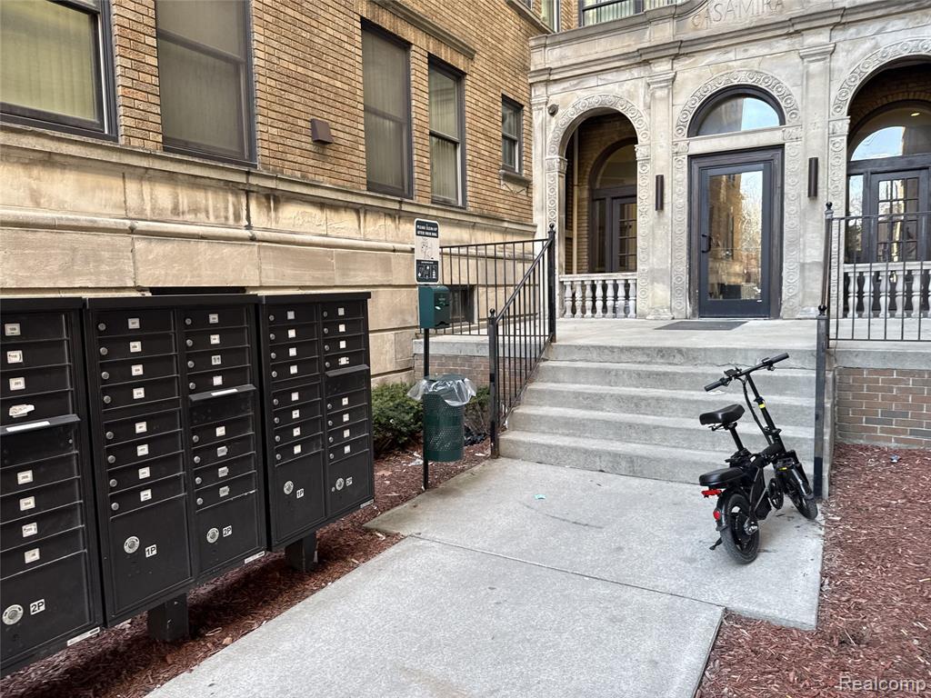 680 Delaware Street, Detroit, MI 48202 — Photo 17