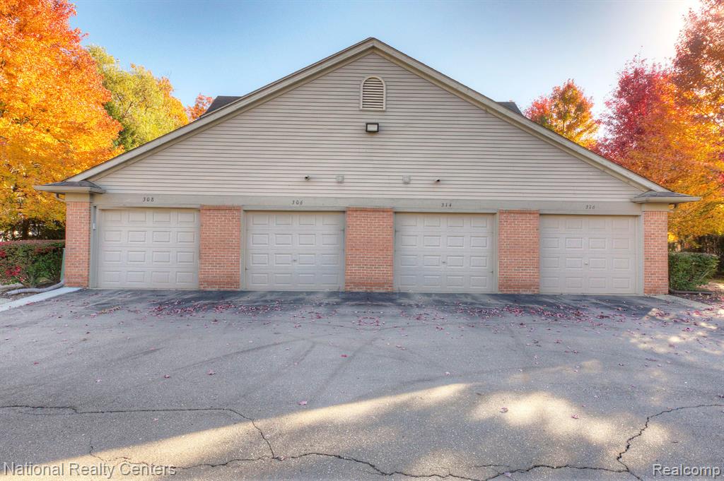 306 MARIGOLD Circle, Westland, MI — Photo 23