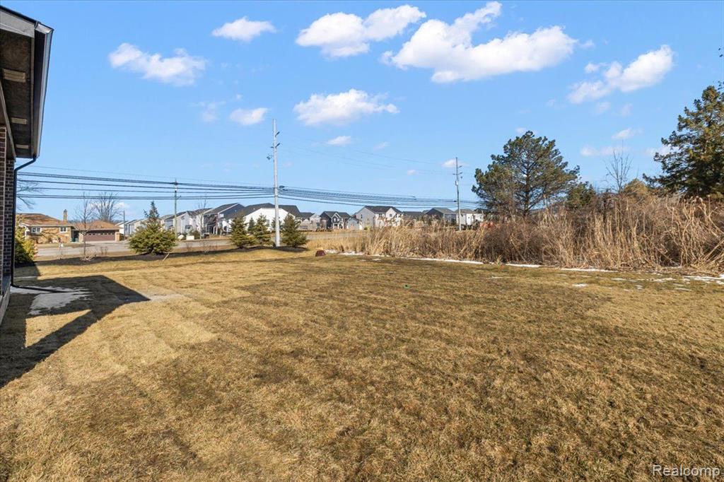 50998 MISTWOOD Drive, Macomb, MI 48042 — Photo 18