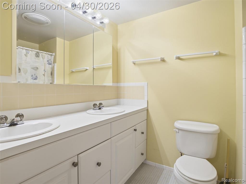 21222 Larkspur Street, Farmington, MI 48336 — Photo 23