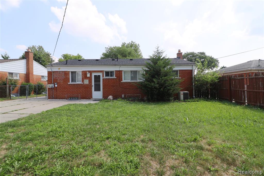 8555 Berwyn, Dearborn Heights, MI 48127 — Photo 3