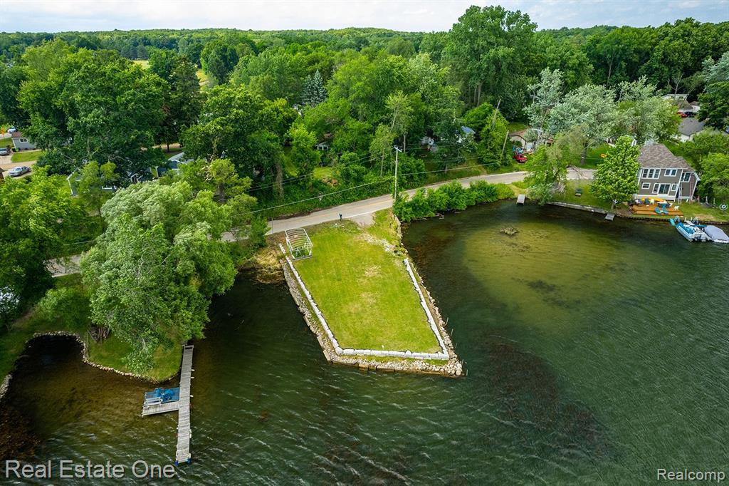 2300 JACKSON Boulevard, Highland, MI 48356 — Photo 8