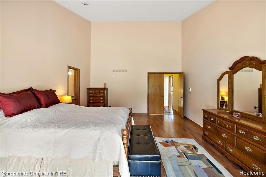 4566 Walden Drive, Bloomfield Hills, MI 48301 — Photo 26