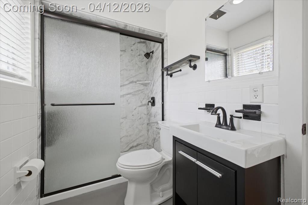 2455 Ivanhoe Drive, West Bloomfield, MI 48324 — Photo 32