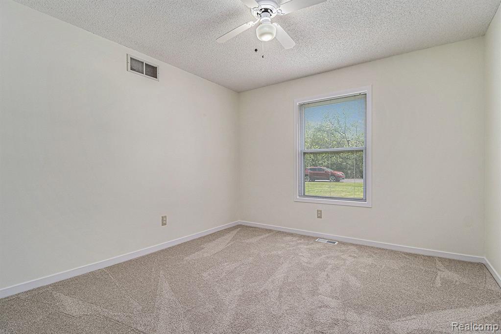 45 N HOSPITAL Road, Waterford, MI 48327 — Photo 19