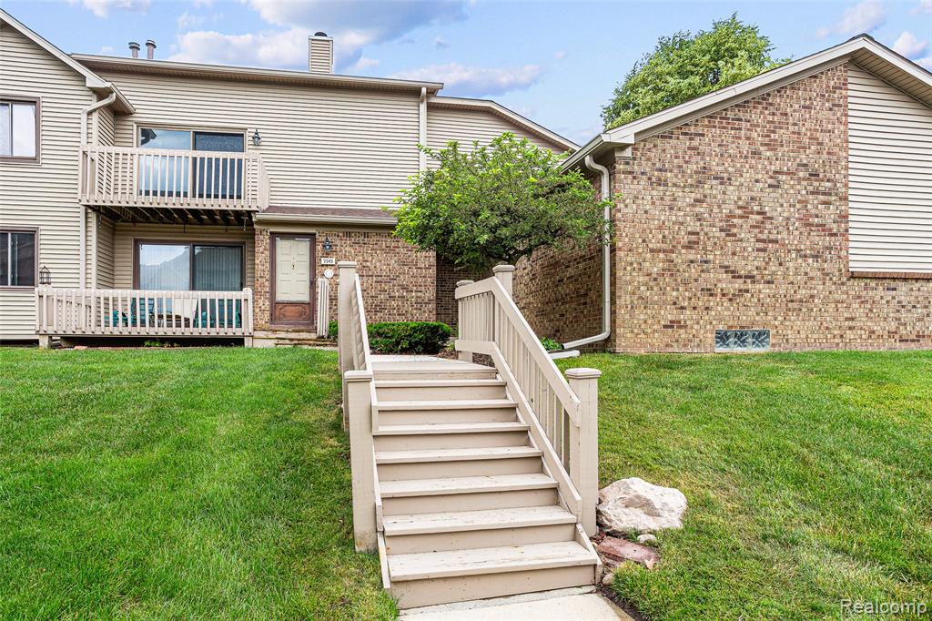 7147 Elmhurst, West Bloomfield, MI — Photo 2