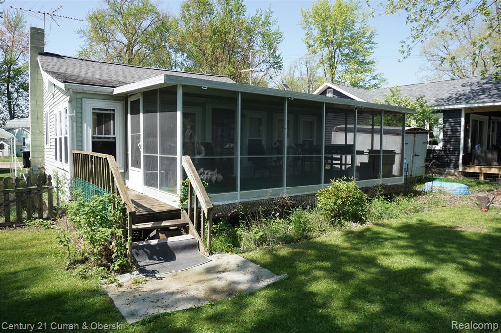 11853 Patterson Lake Dr, Pinckney, MI 48169 — Photo 2