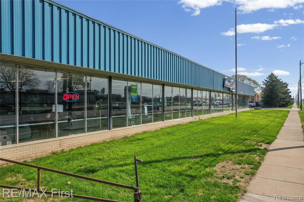 8655 E 8 Mile Road, Warren, MI 48089 — Photo 3