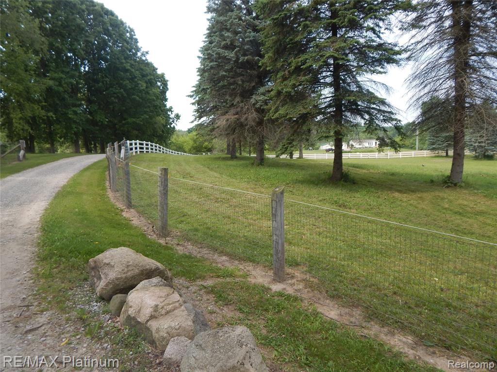 2025 W Rose Center Road, Holly, MI 48442 — Photo 26