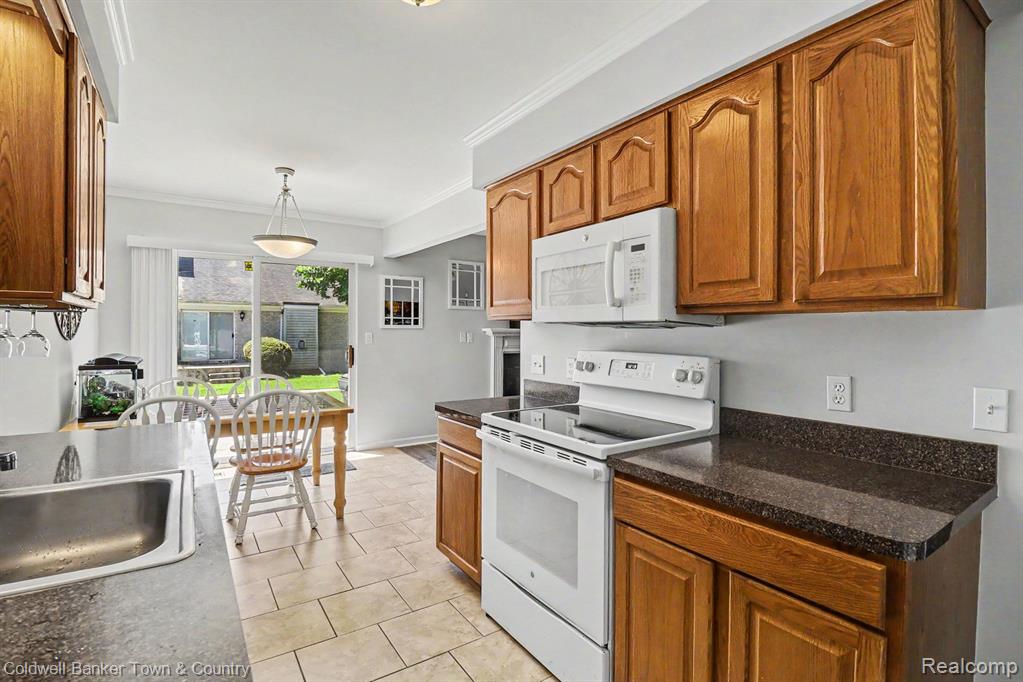 47083 Auburn Court, Utica, MI 48317 — Photo 7