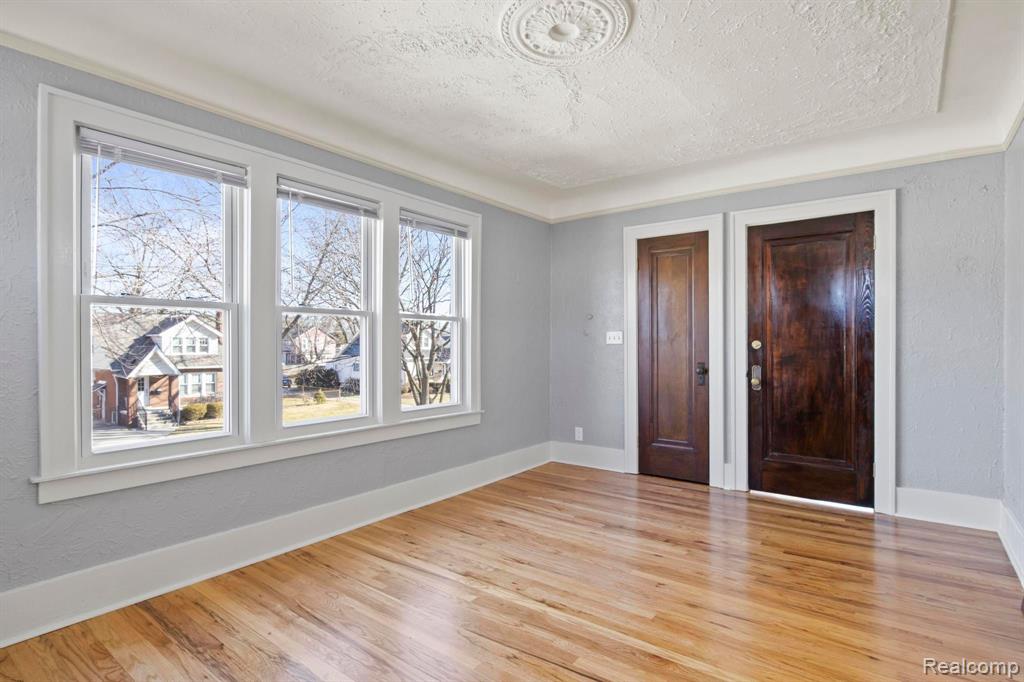 902 E 2ND Street, Royal Oak, MI 48067 — Photo 7
