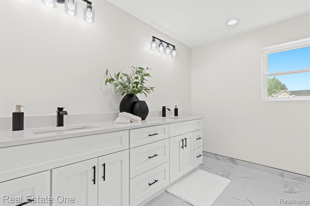415 HELENE Avenue, Royal Oak, MI 48067 — Photo 12