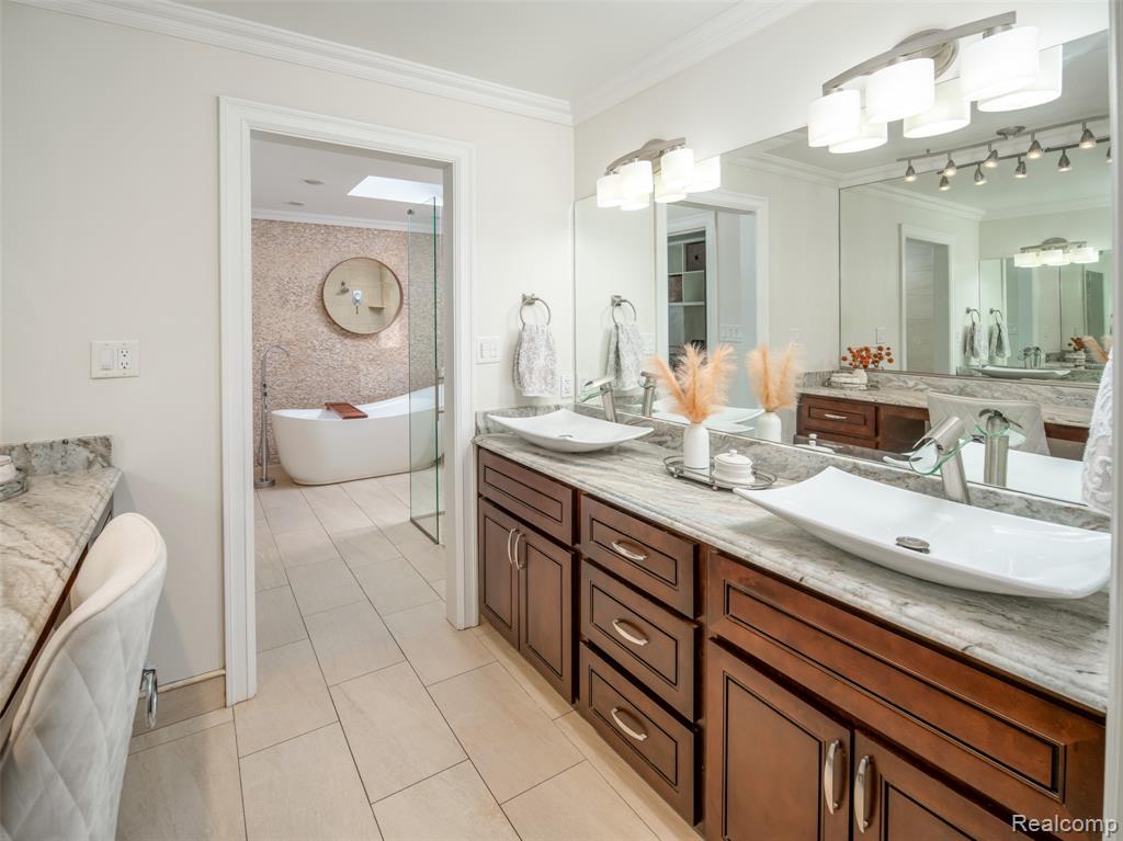 23750 E River Road, Grosse Ile, MI, 48138