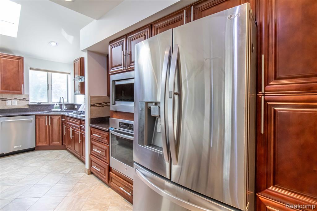 47302 Butler Lane, Novi, MI — Photo 21