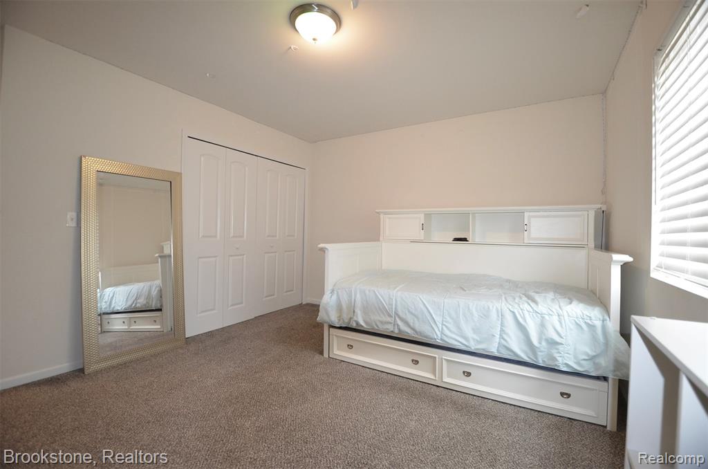 350 Fountain Park Drive, Waterford, MI 48327 — Photo 31