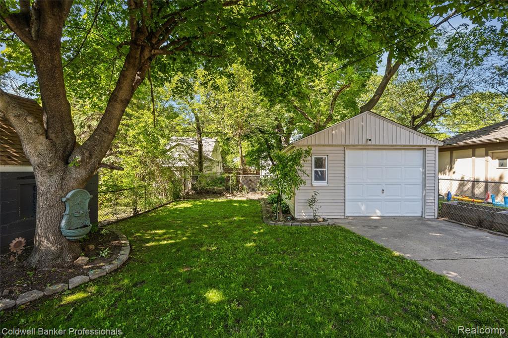 2050 Ridgemont Road, Grosse Pointe Woods, MI 48236 — Photo 17