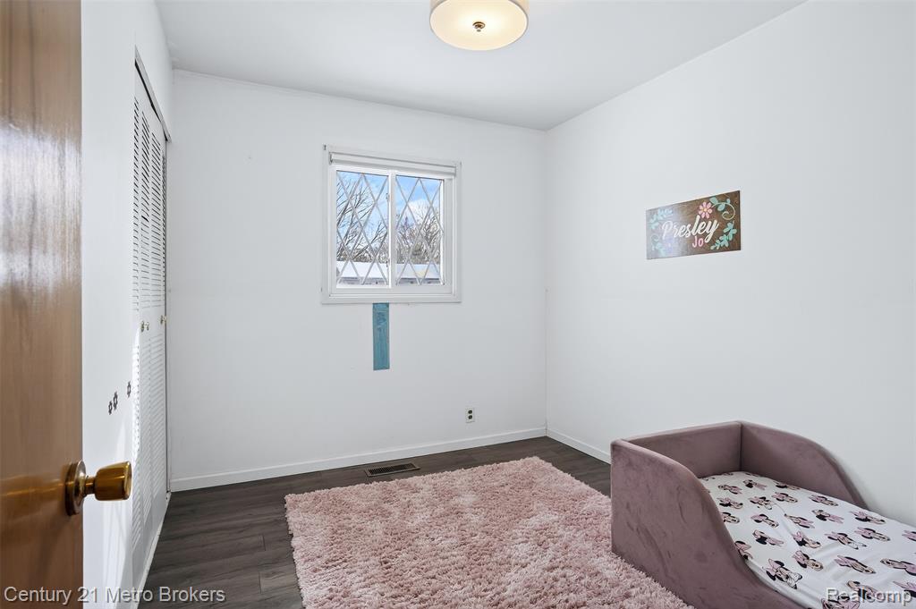 5328 Don Shenk Drive, Swartz Creek, MI 48473 — Photo 18