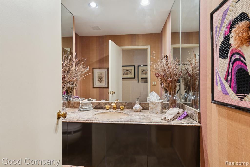 5104 Woodcliff Hill Road W, West Bloomfield, MI 48323 — Photo 30