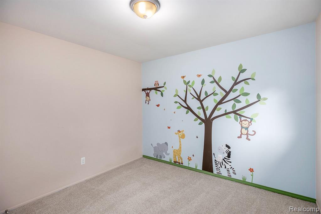 5049 Surrey Drive, Sterling Heights, MI 48310 — Photo 14