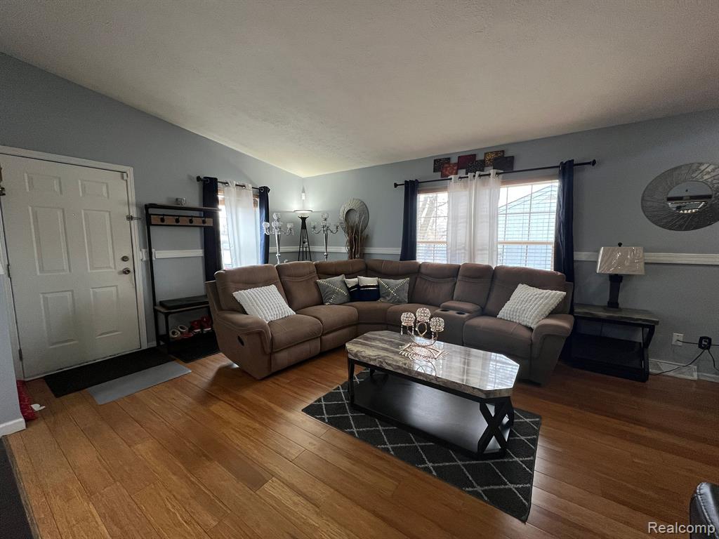 614 STIRLING Street, Pontiac, MI 48340 — Photo 5