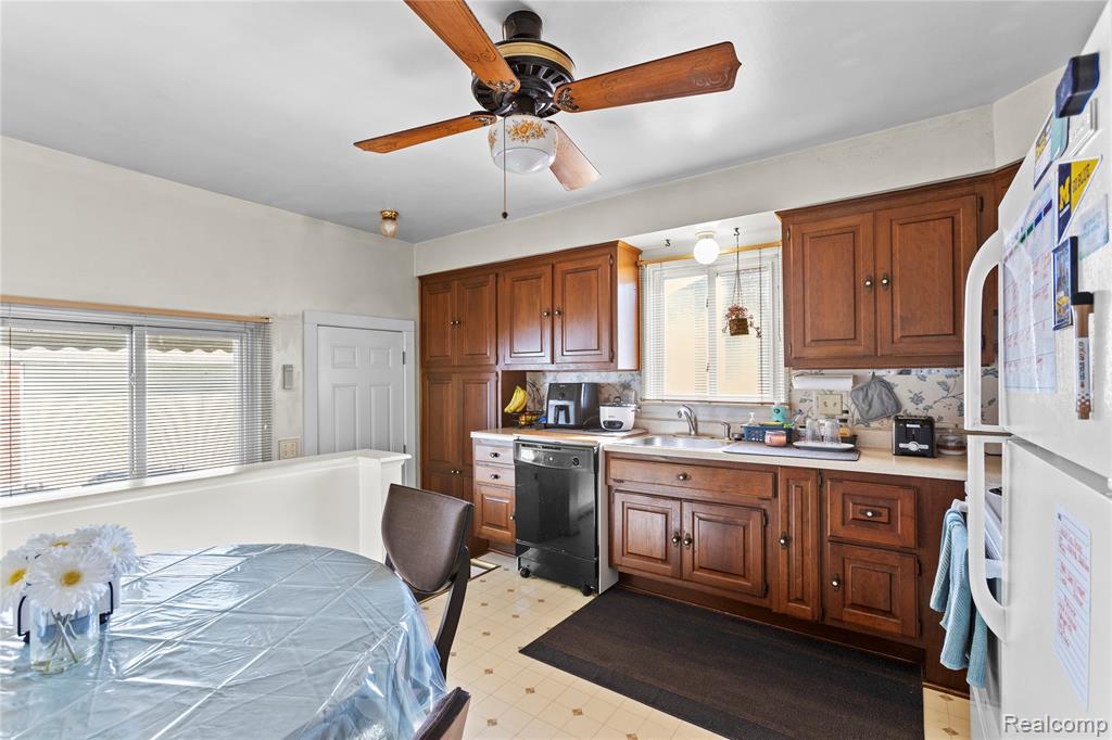 5211 Streefkerk Drive, Warren, MI 48092 — Photo 8