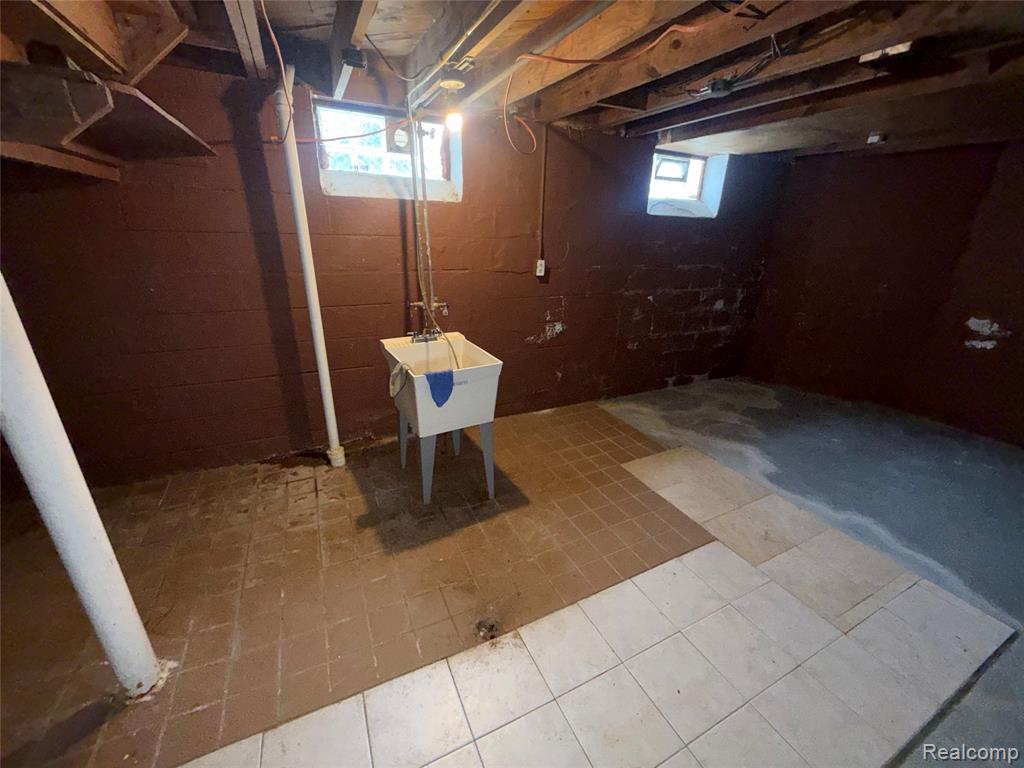 9030 Plainview Avenue, Detroit, MI 48228 — Photo 11