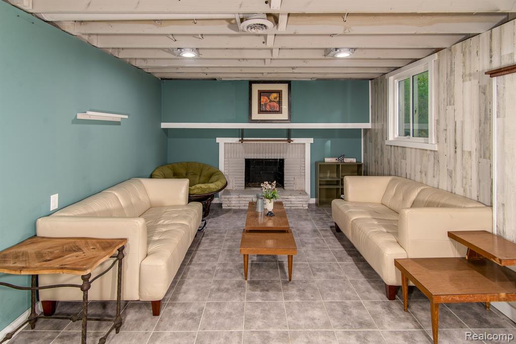 929 IOLA, Flushing, MI 48433 — Photo 21