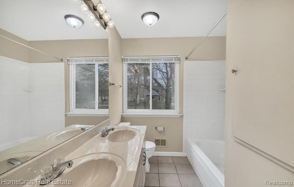9224 PANAMA Avenue, Ypsilanti, MI 48198 — Photo 13