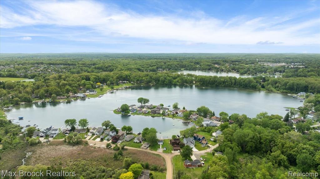 1317 Castlewood Drive, White Lake, MI — Photo 42