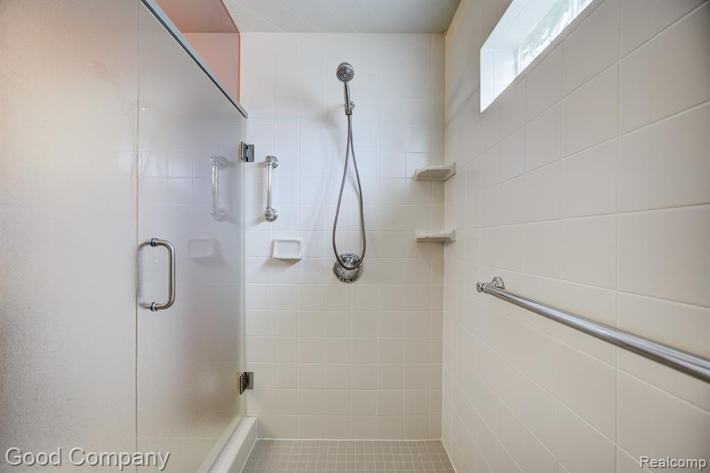 423 CEDAR Street, Wyandotte, MI 48192 — Photo 35