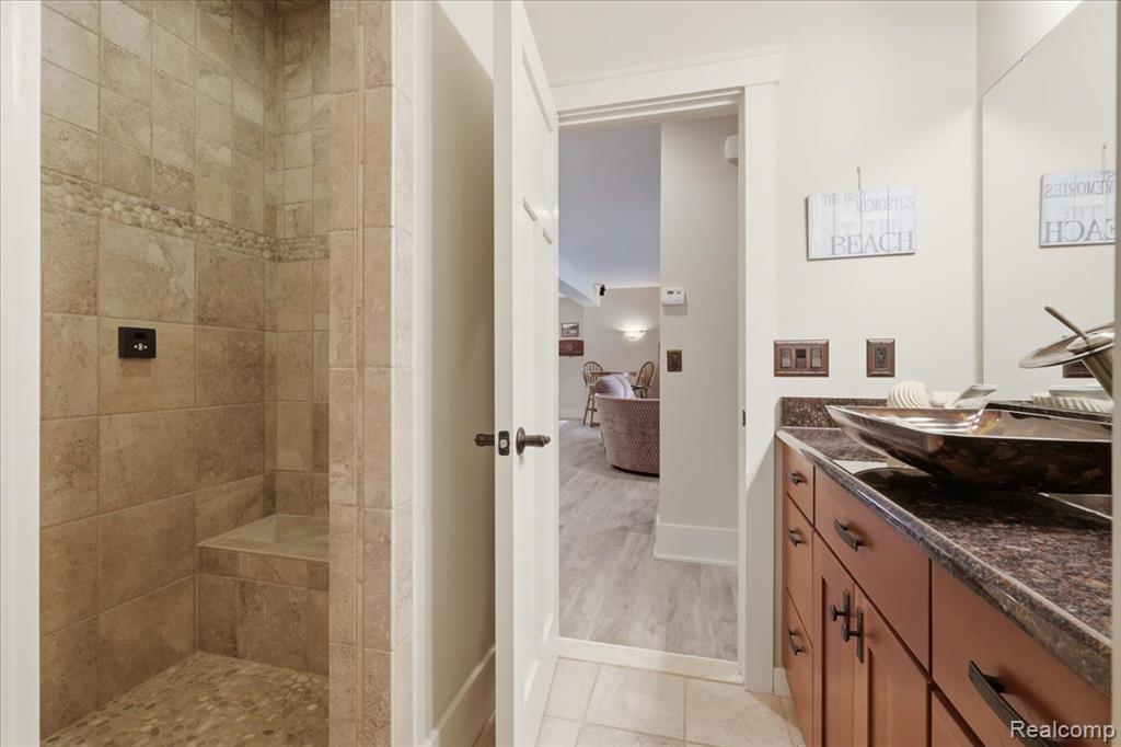 8665 Lakeview Boulevard, Clarkston, MI 48348 — Photo 45