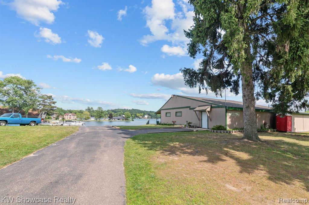 7675 VISGER Avenue, Waterford, MI 48329 — Photo 28