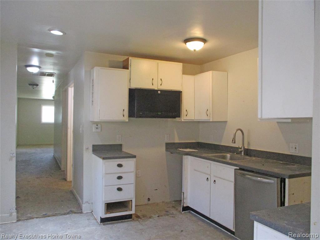209 Bristol Street N, Almont, MI 48003 — Photo 10