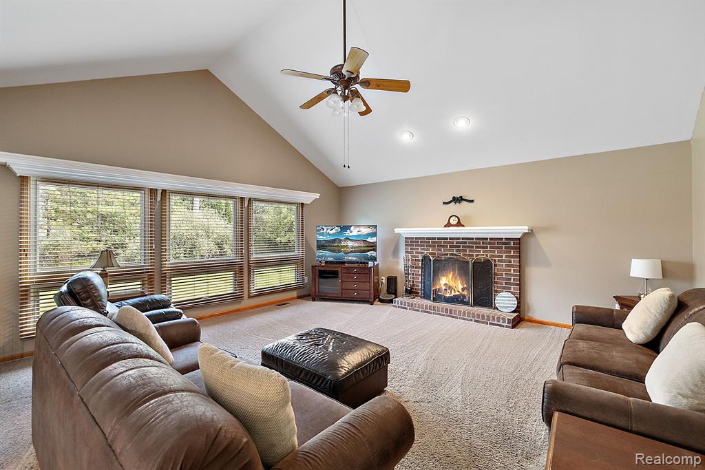 10161 LONGFORD Drive, South Lyon, MI 48178 — Photo 47