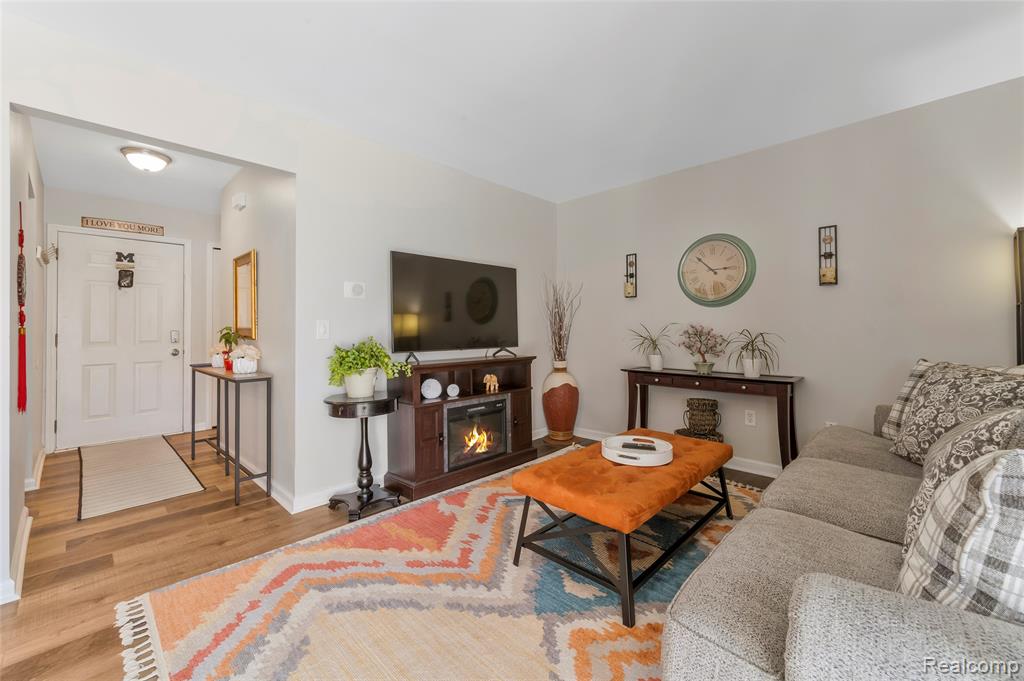 33585 Pondview Circle, 116, Livonia, MI 48152 — Photo 12