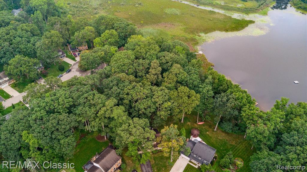 1561 Waters Edge Court, Wixom, MI 48393 — Photo 59