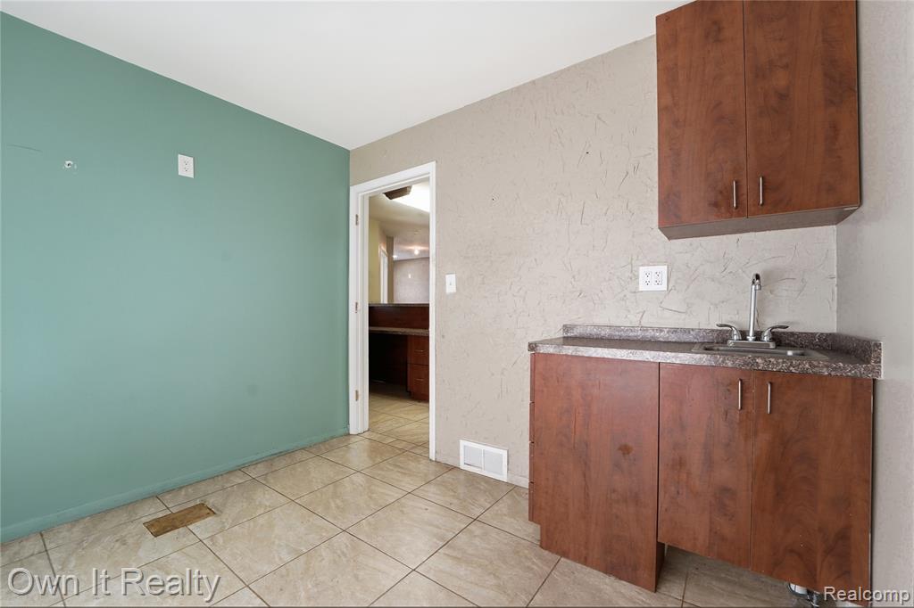 7247 Schaefer Road, Dearborn, MI 48126 — Photo 12