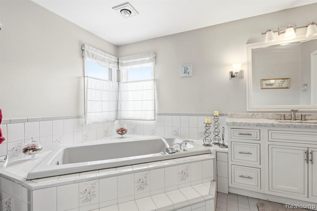 39810 Wilmette Drive, Sterling Heights, MI 48313 — Photo 24