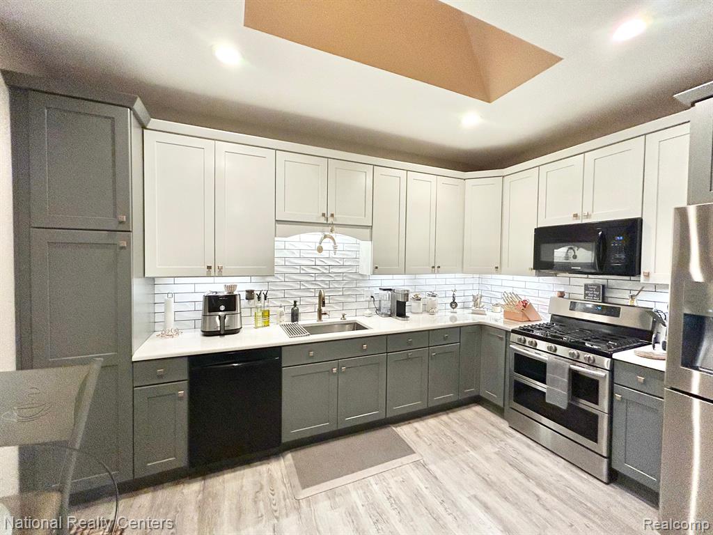 41816 INDEPENDENCE Drive, Novi, MI 48377 — Photo 7