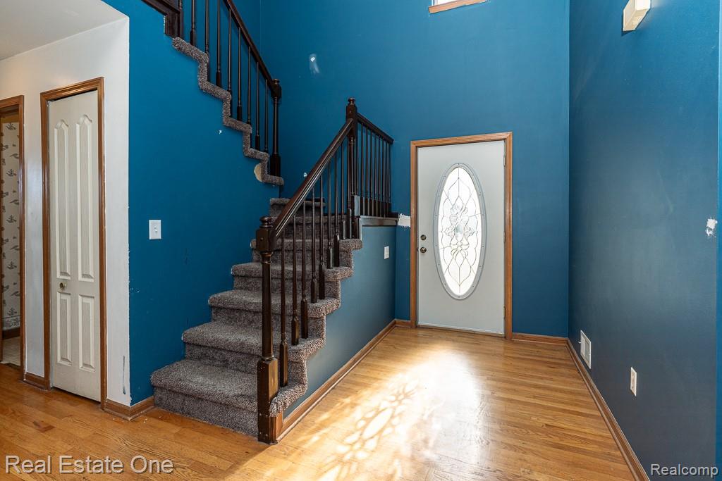 48749 Smokey Glen Court, New Baltimore, MI — Photo 3