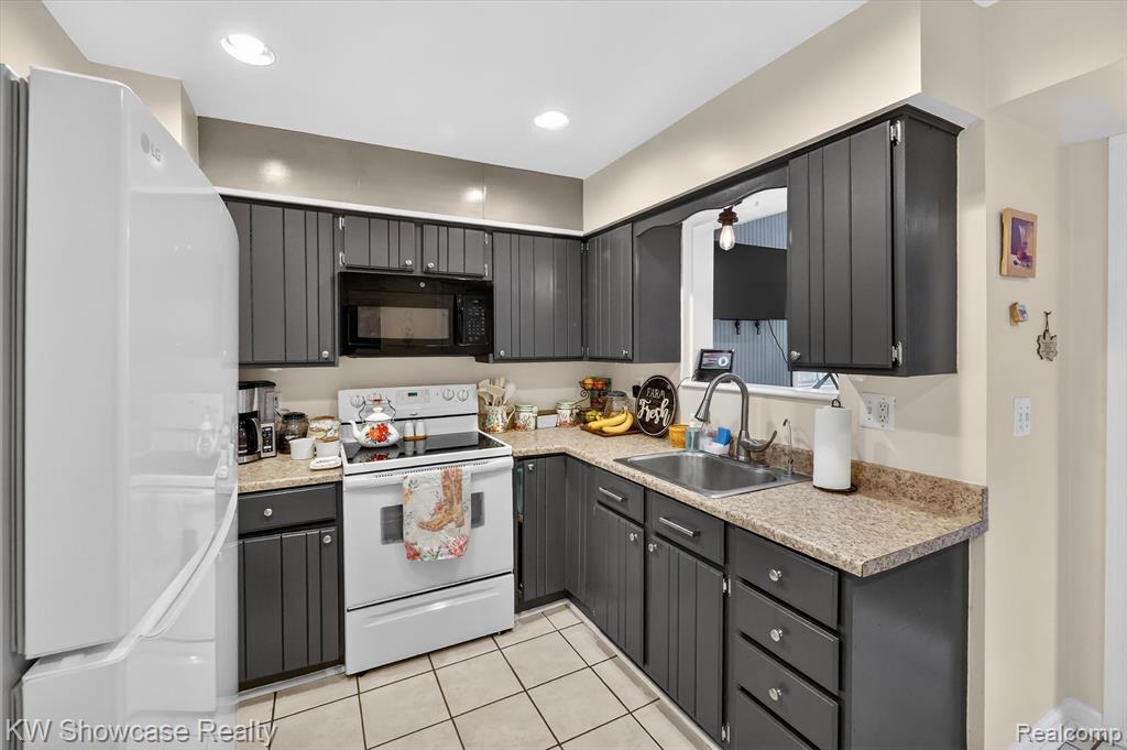 341 Rustic Circle, White Lake, MI — Photo 16