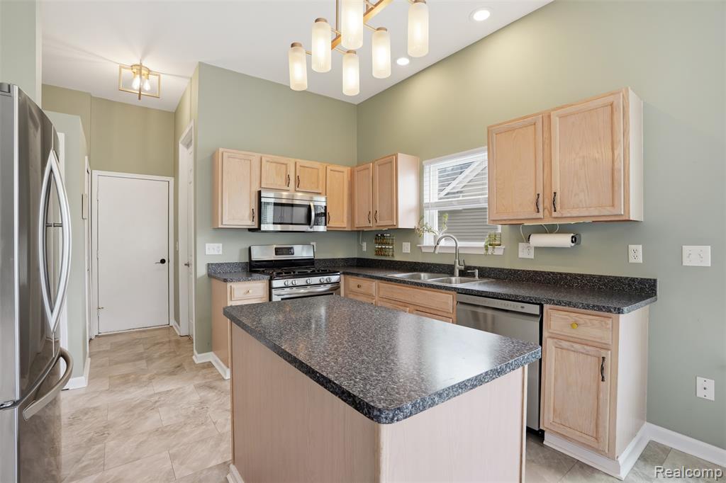 172 Champlain Boulevard, Howell, MI 48843 — Photo 14