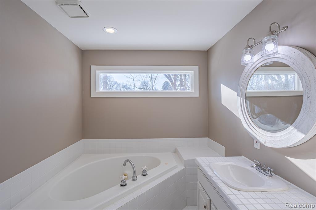 800 Grampian Avenue, Lake Orion, MI 48362 — Photo 21