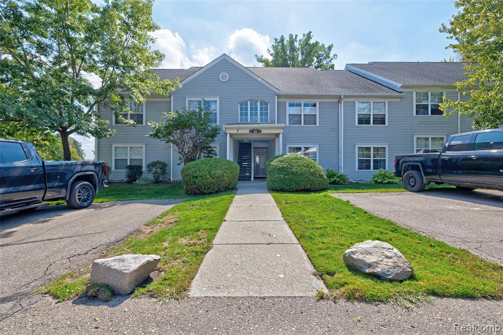 12364 Saint Andrews Way, 66, Fenton, MI 48430 — Photo 2