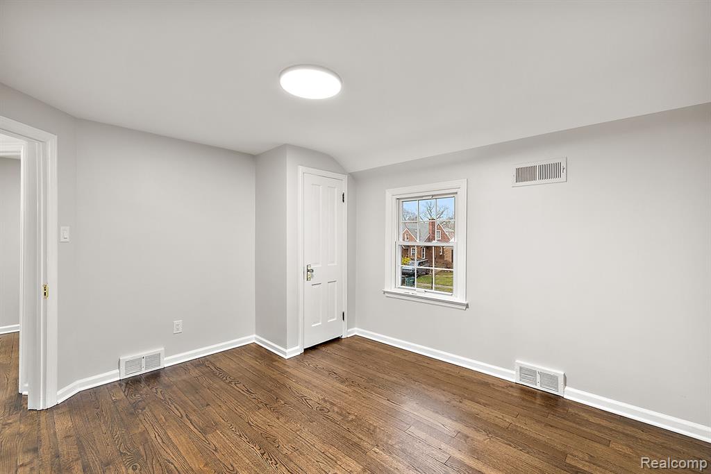 925 N MELBORN Street, Dearborn, MI 48128 — Photo 18