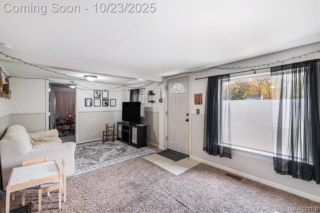 845 N East Street, Fenton, MI 48430 — Photo 3