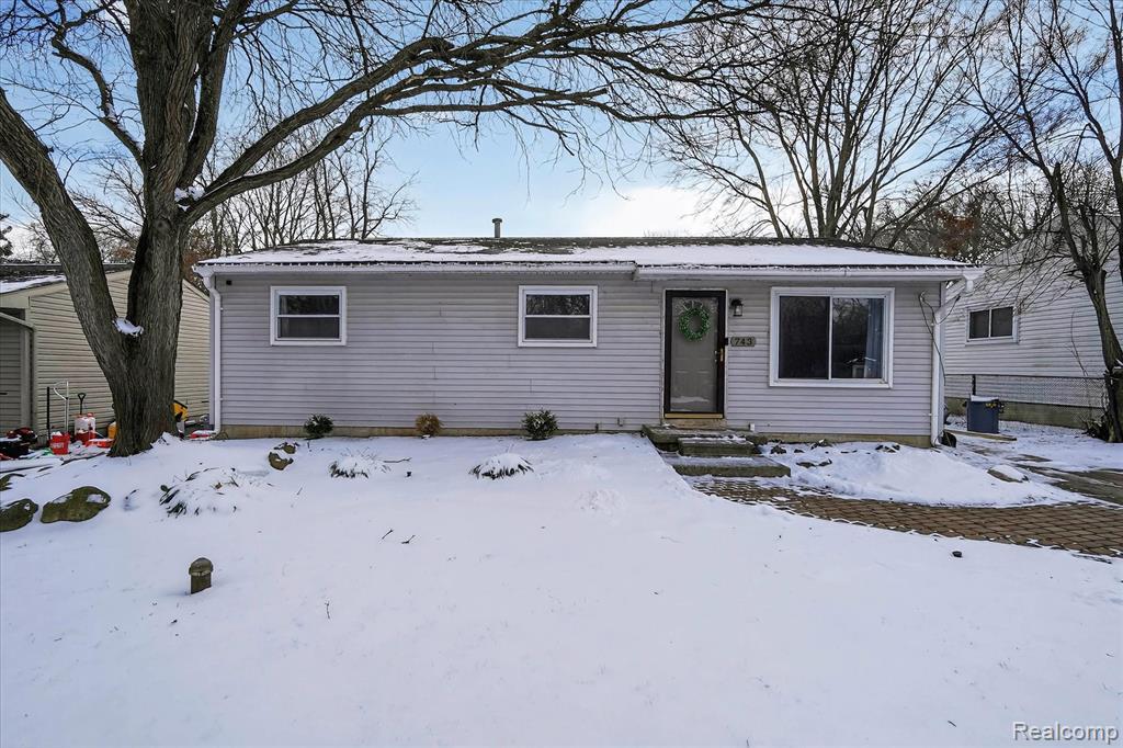 743 Dunreath Street, Walled Lake, MI 48390 — Photo 3