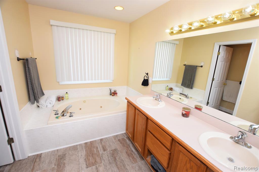 8274 North PORT, Grand Blanc, MI 48439 — Photo 16