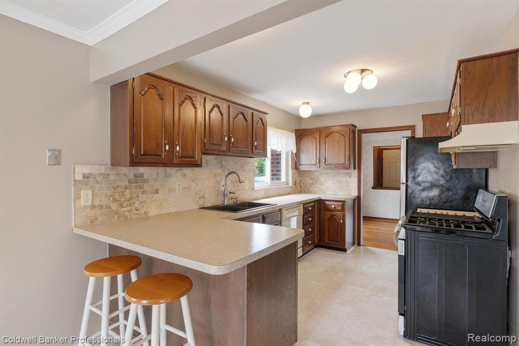 8536 Blackburn Drive, Westland, MI — Photo 4